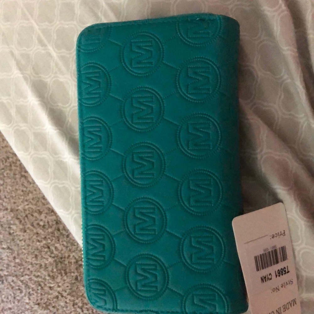 Bnwt mkf collection cyan clutch w optional strap